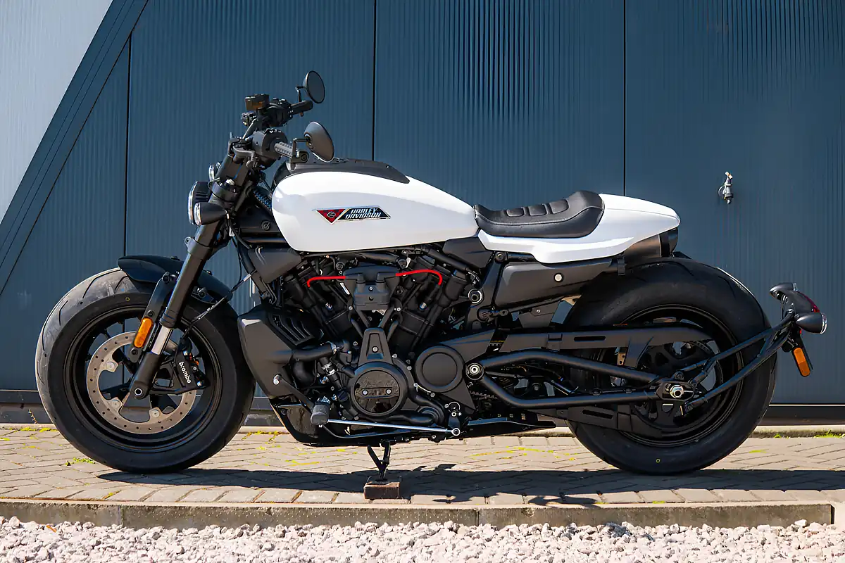 Used 2026 Harley-Davidson Sportster S White Onyx Pearl - Interior and Exterior details 15