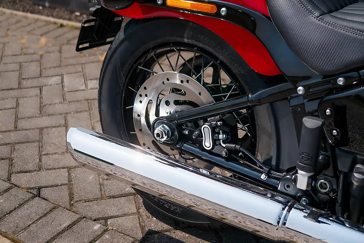 Used 2026 Harley-Davidson Street Bob Brilliant Red - Interior and Exterior details 15