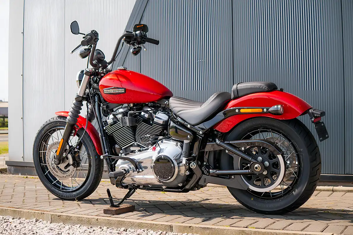 Used 2026 Harley-Davidson Street Bob Brilliant Red - Interior and Exterior details 17