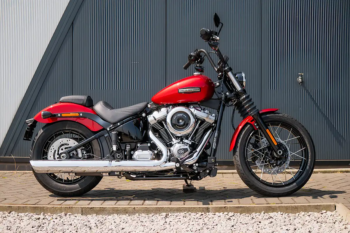 Used 2026 Harley-Davidson Street Bob Brilliant Red - Interior and Exterior details 3