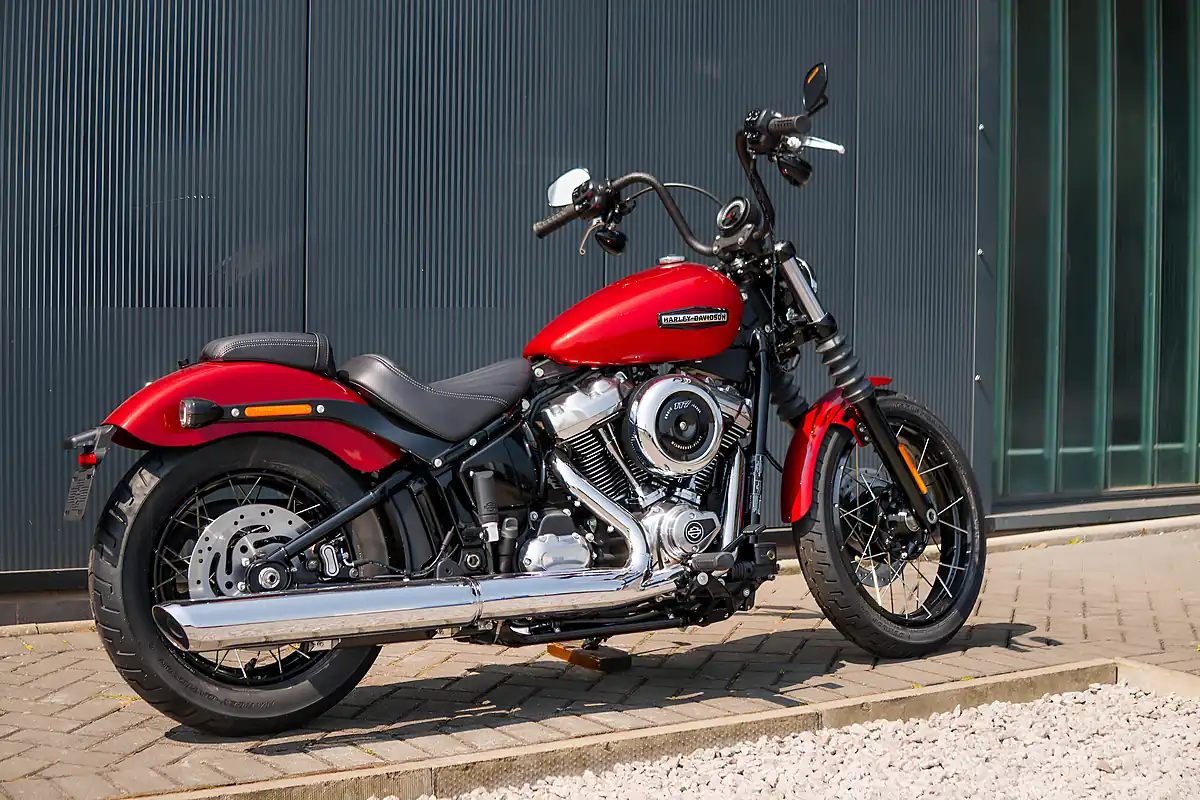 Used 2026 Harley-Davidson Street Bob Brilliant Red - Interior and Exterior details 5
