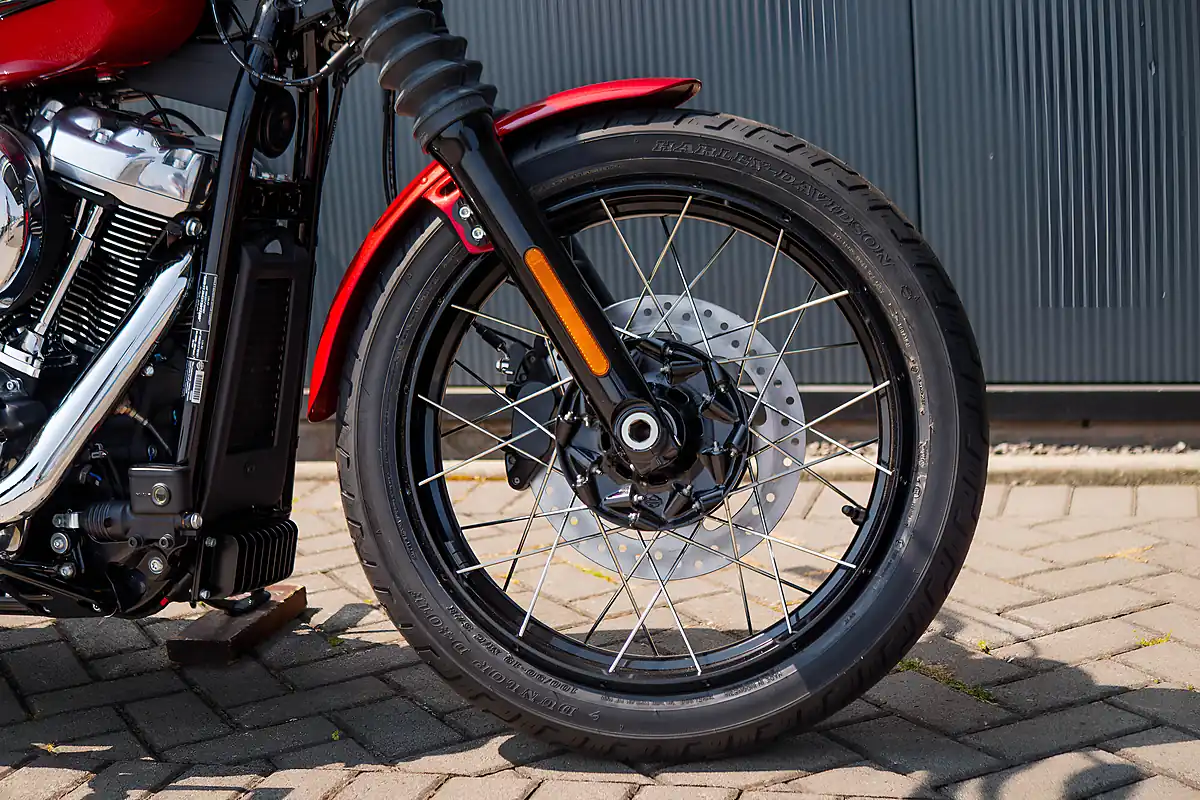 Used 2026 Harley-Davidson Street Bob Brilliant Red - Interior and Exterior details 7