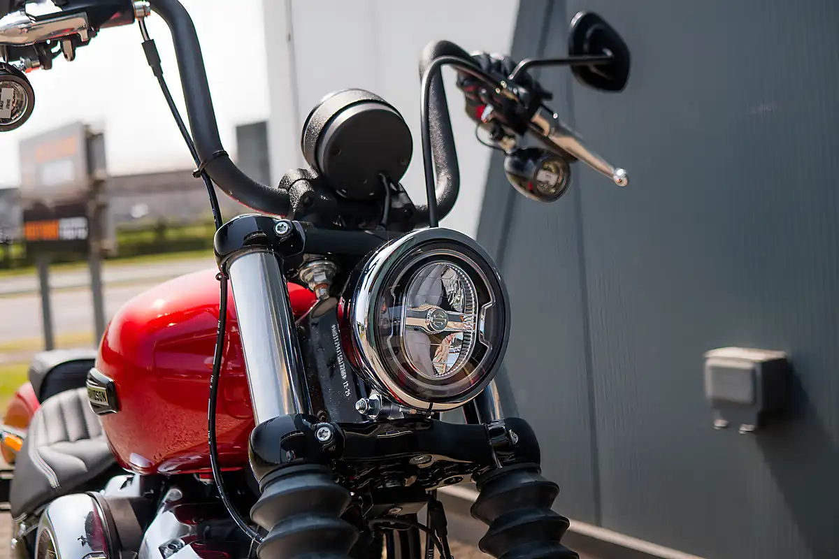 Used 2026 Harley-Davidson Street Bob Brilliant Red - Interior and Exterior details 9