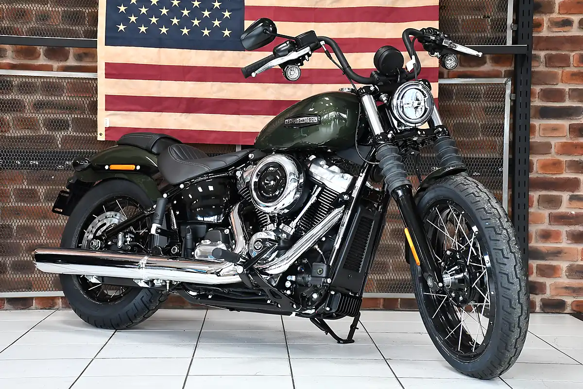 Used 2026 Harley-Davidson Street Bob Olive Steel Metal - Front View