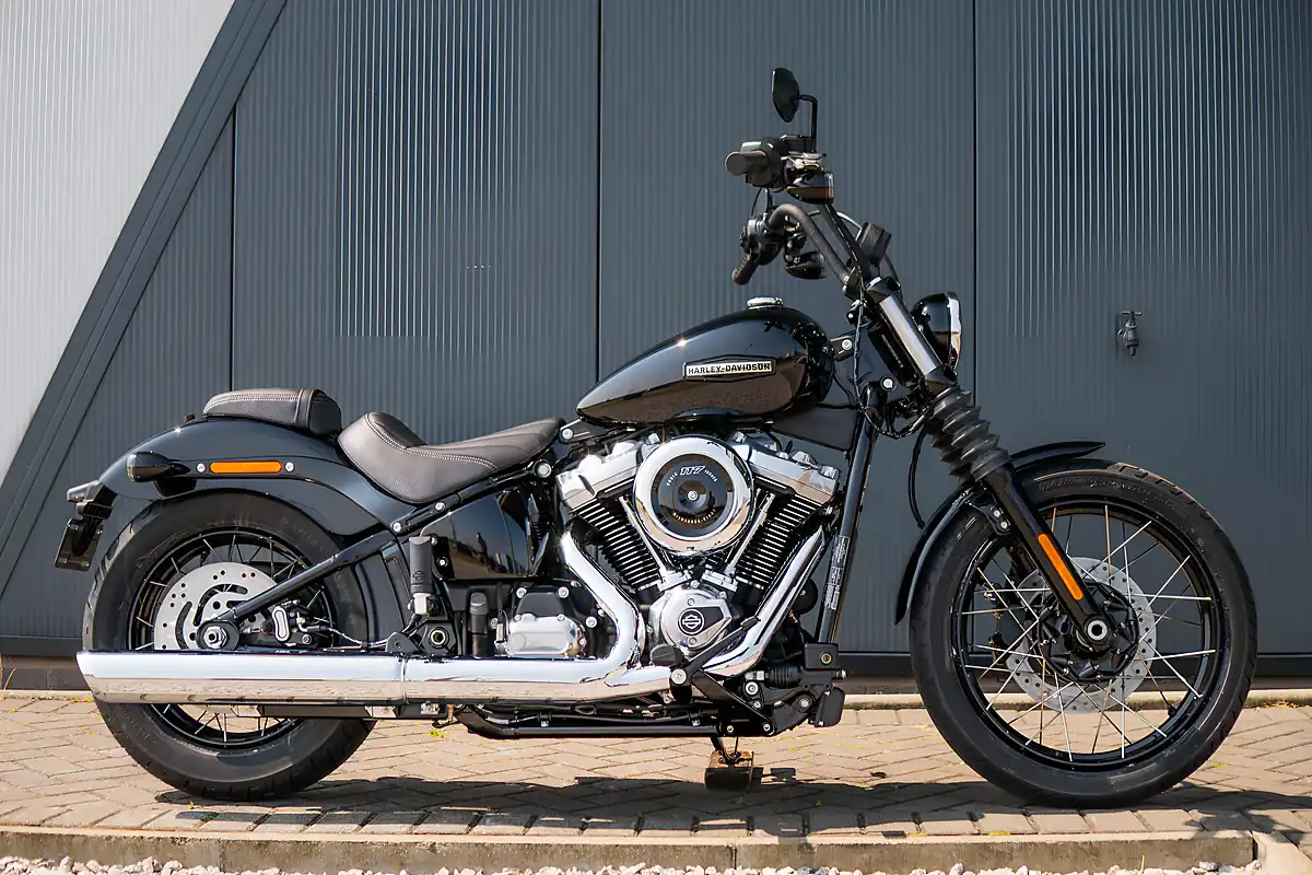 Used 2026 Harley-Davidson Street Bob Vivid Black - Interior and Exterior details 3