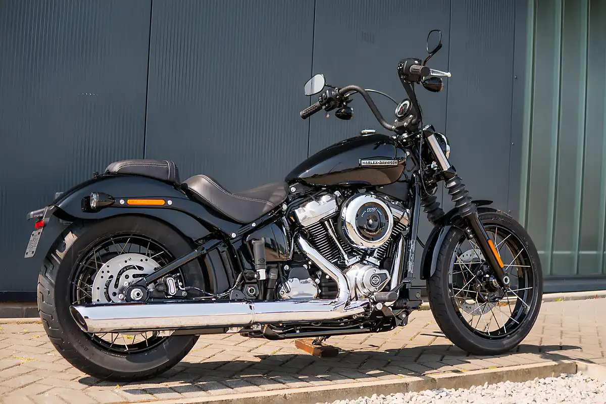 Used 2026 Harley-Davidson Street Bob Vivid Black - Interior and Exterior details 5