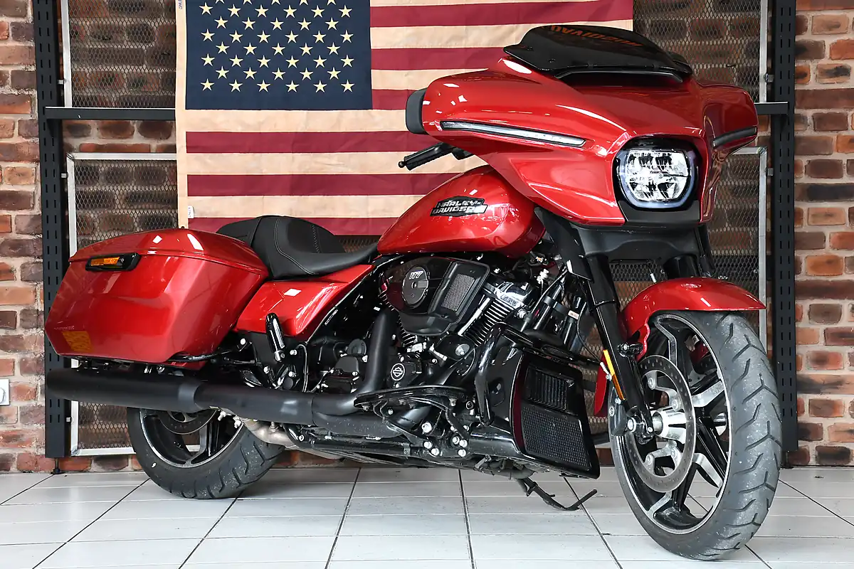 Used 2026 Harley-Davidson Street Glide Brilliant Red - Front View