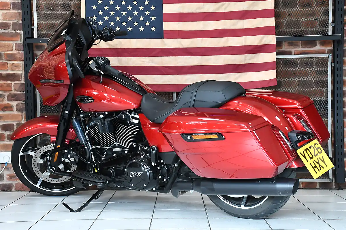 Used 2026 Harley-Davidson Street Glide Brilliant Red - Interior and Exterior details 11