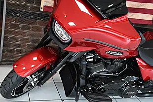 Used 2026 Harley-Davidson Street Glide Brilliant Red - Interior and Exterior details 12