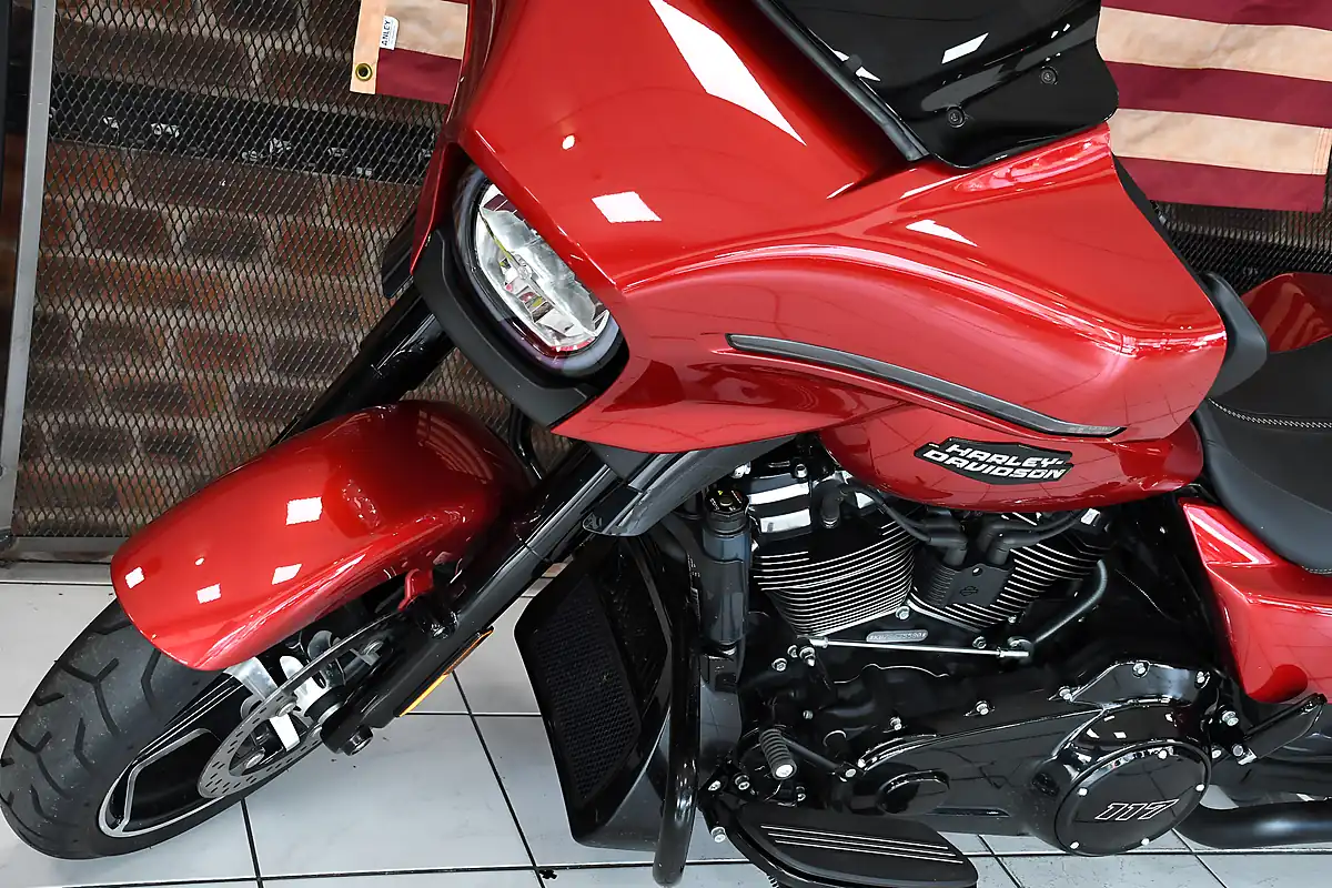 Used 2026 Harley-Davidson Street Glide Brilliant Red - Interior and Exterior details 12