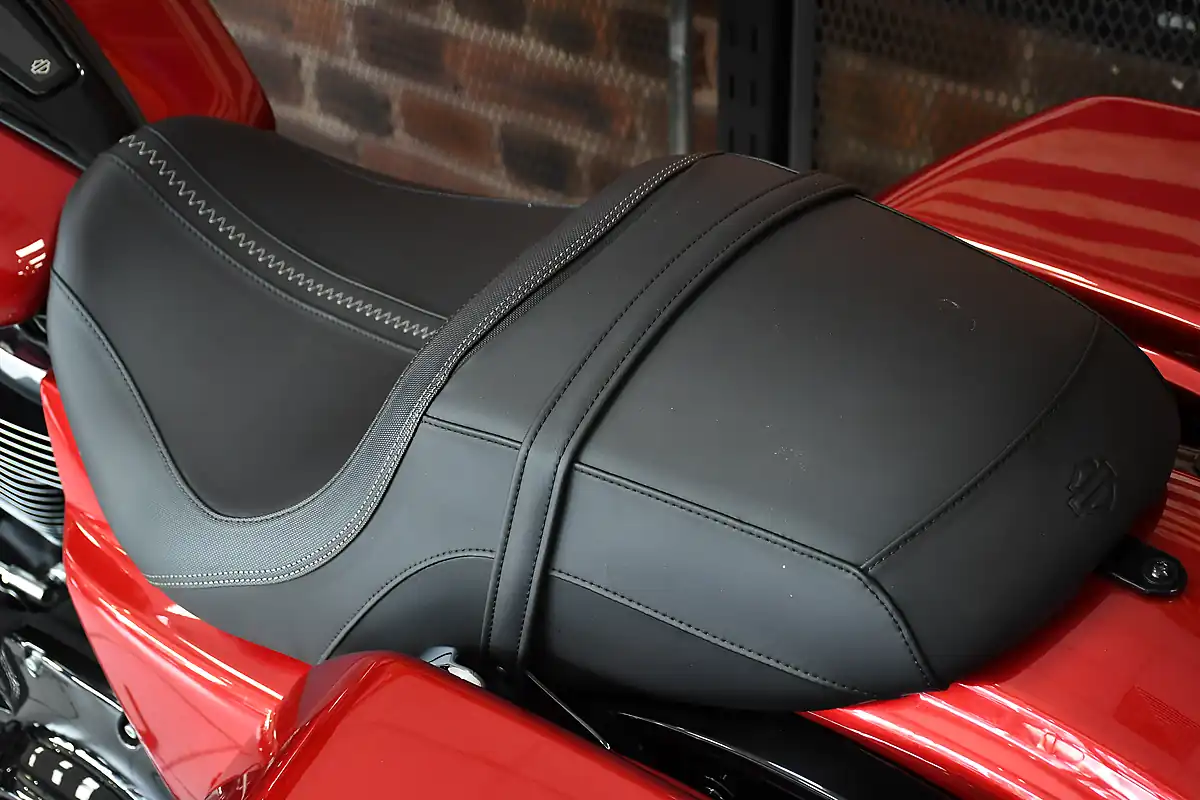 Used 2026 Harley-Davidson Street Glide Brilliant Red - Interior and Exterior details 14