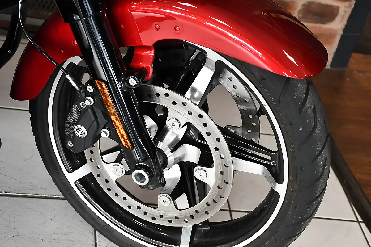 Used 2026 Harley-Davidson Street Glide Brilliant Red - Interior and Exterior details 17