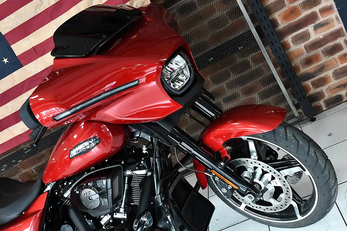 Used 2026 Harley-Davidson Street Glide Brilliant Red - Interior and Exterior details 3