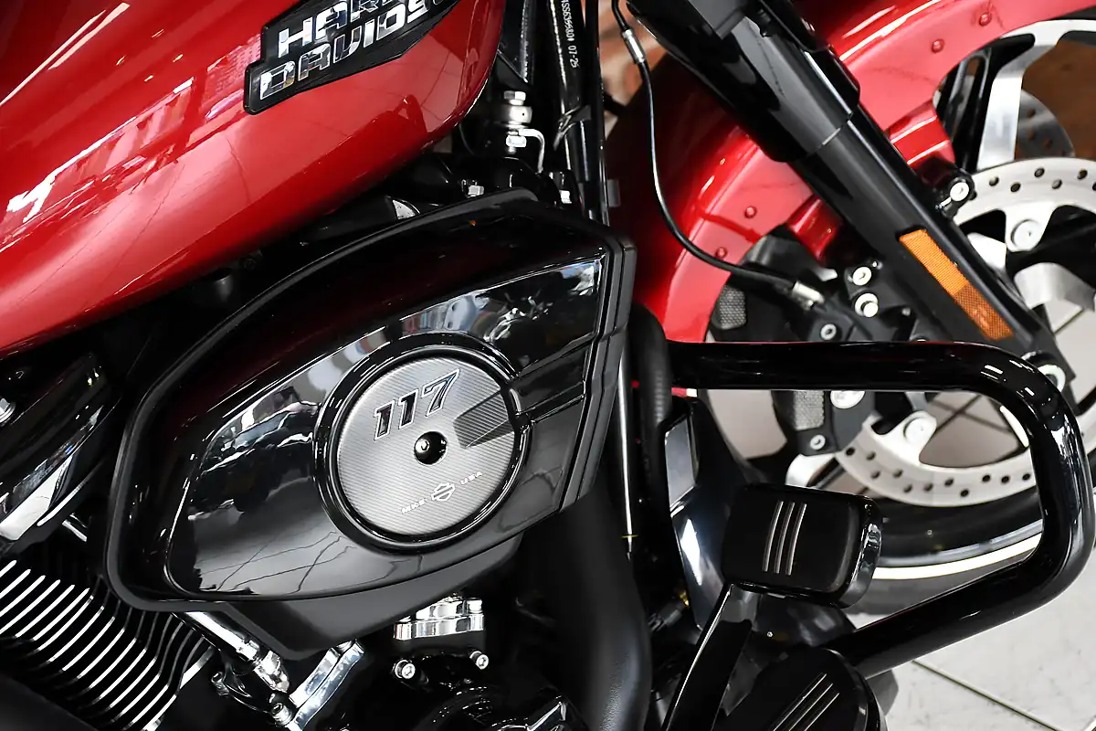 Used 2026 Harley-Davidson Street Glide Brilliant Red - Interior and Exterior details 5