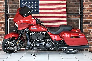 Used 2026 Harley-Davidson Street Glide Brilliant Red - Interior and Exterior details 7