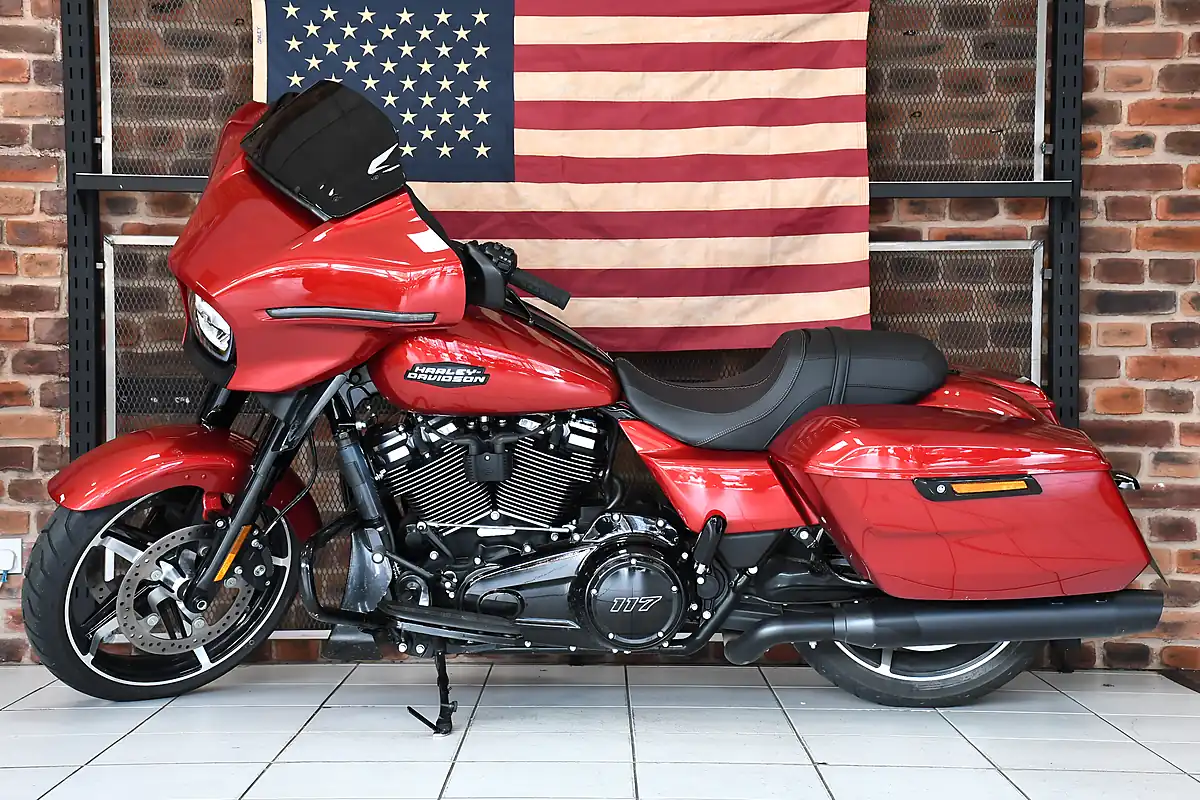Used 2026 Harley-Davidson Street Glide Brilliant Red - Interior and Exterior details 7