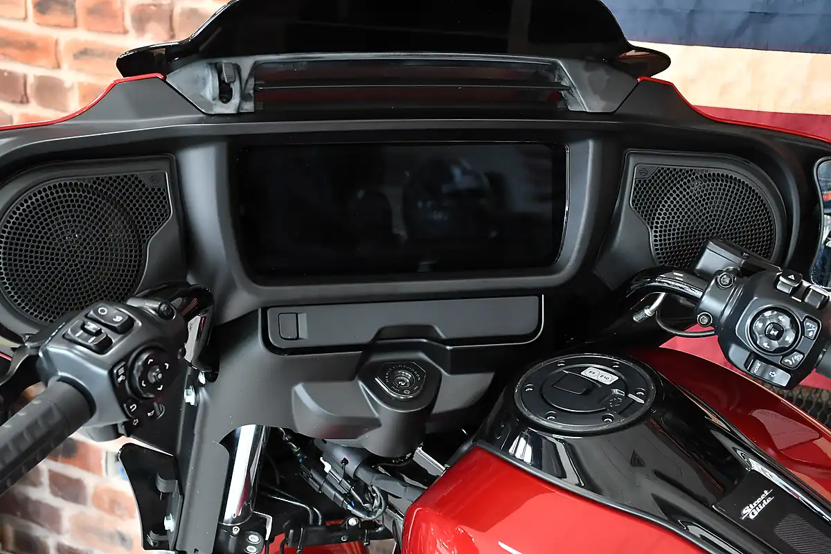 Used 2026 Harley-Davidson Street Glide Brilliant Red - Interior and Exterior details 9