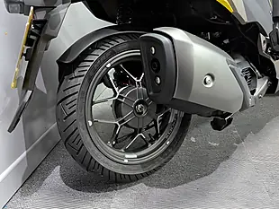 Used 2026 Hero Zoom R Yellow - Interior and Exterior details 11