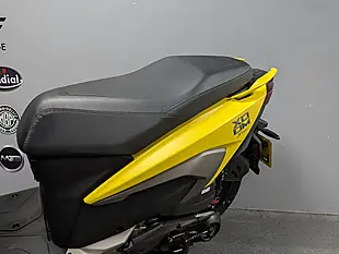 Used 2026 Hero Zoom R Yellow - Interior and Exterior details 16