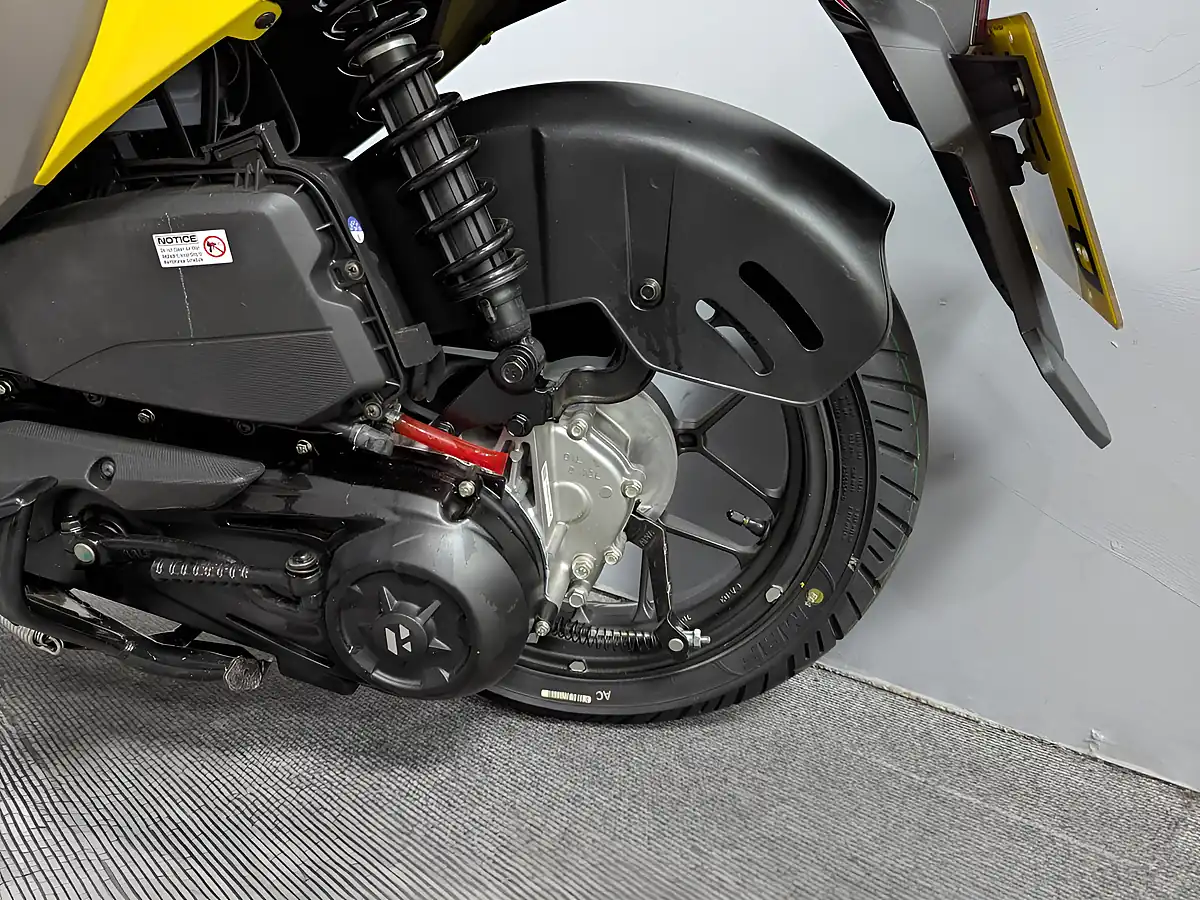Used 2026 Hero Zoom R Yellow - Interior and Exterior details 17
