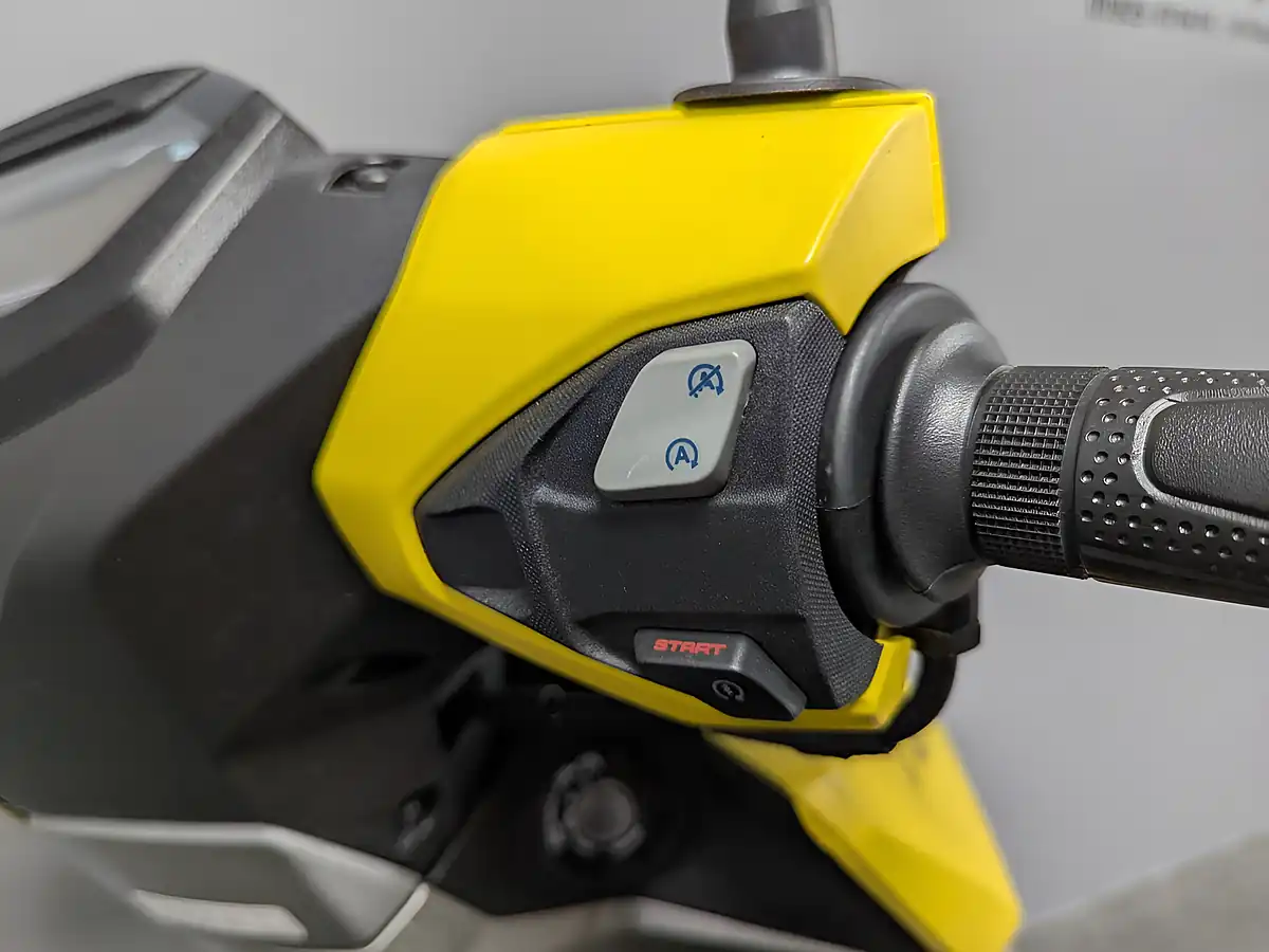 Used 2026 Hero Zoom R Yellow - Interior and Exterior details 19