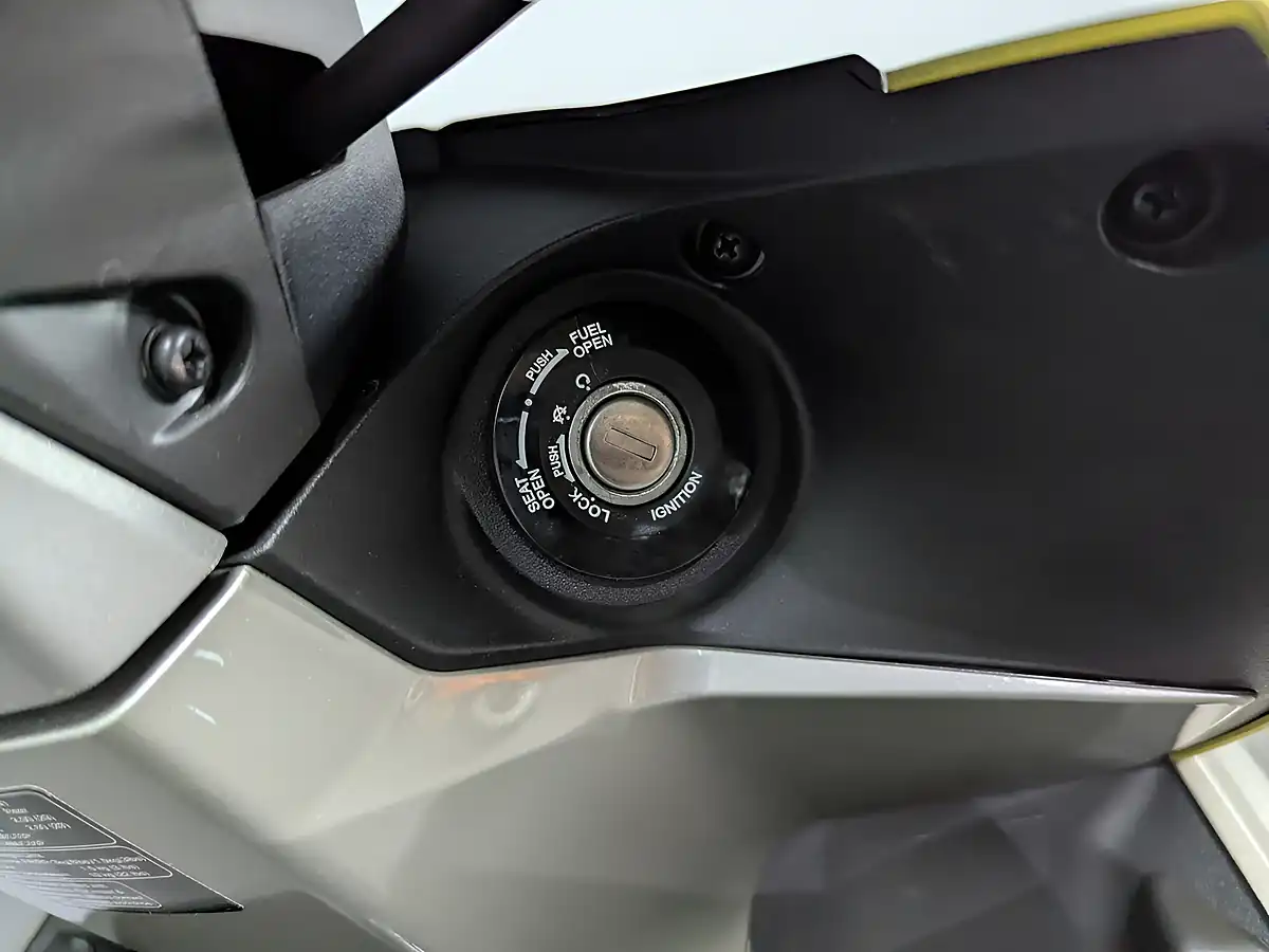 Used 2026 Hero Zoom R Yellow - Interior and Exterior details 20