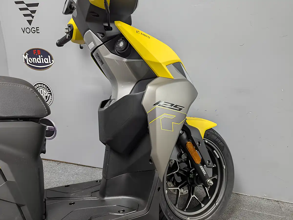 Used 2026 Hero Zoom R Yellow - Interior and Exterior details 8