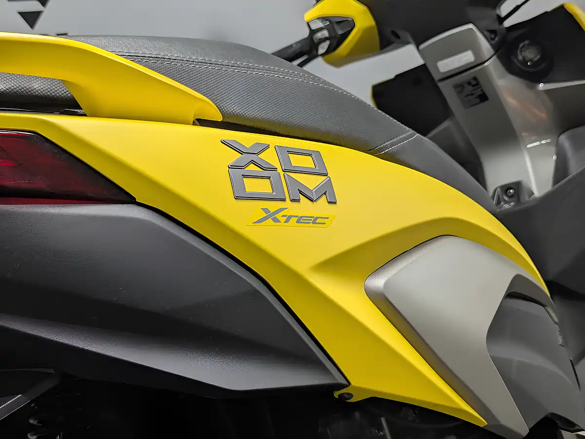 Used 2026 Hero Zoom R Yellow - Interior and Exterior details 9