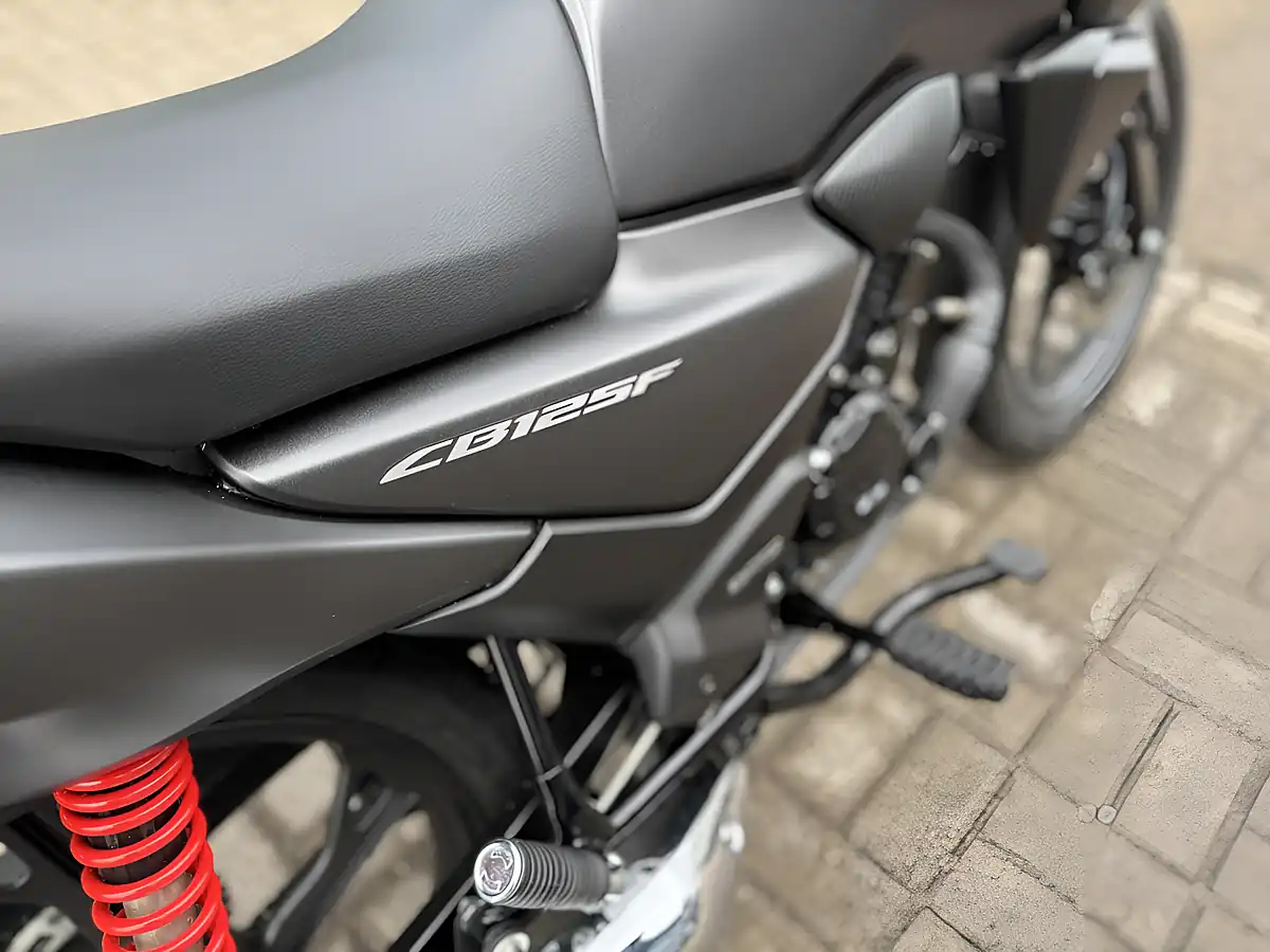 Used 2026 Honda CB125F Commuter Grey - Interior and Exterior details 11