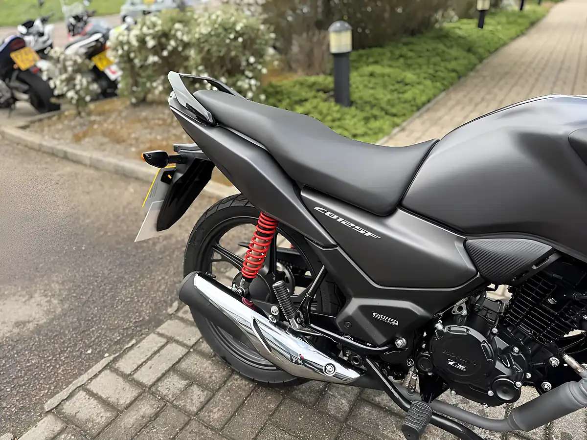Used 2026 Honda CB125F Commuter Grey - Interior and Exterior details 15