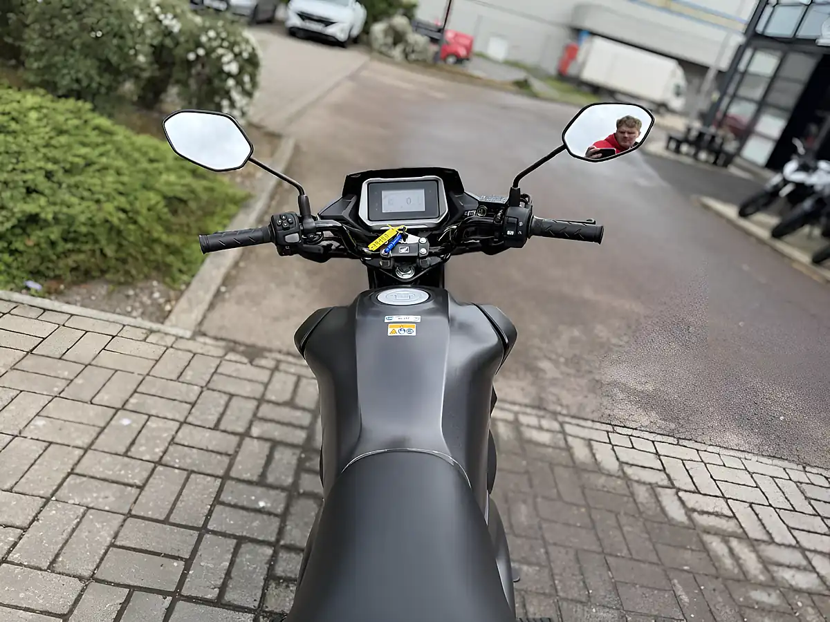 Used 2026 Honda CB125F Commuter Grey - Interior and Exterior details 9