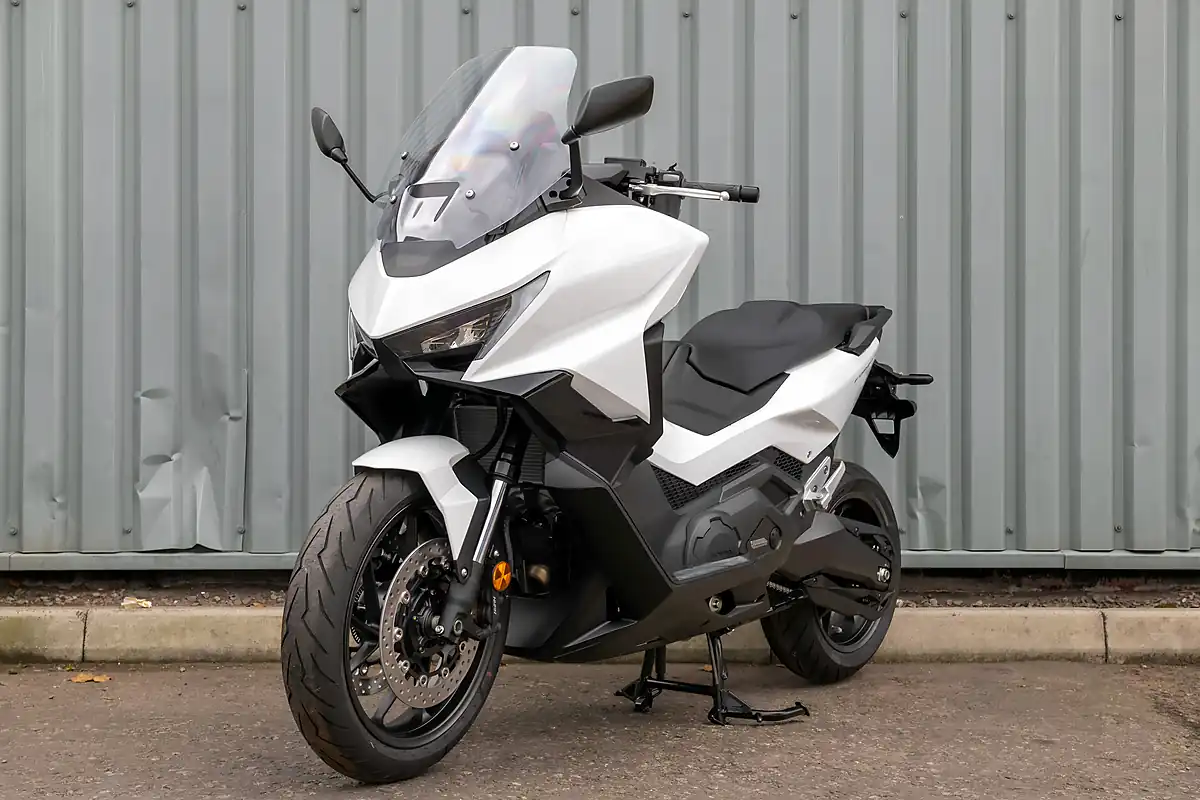 Used 2026 Honda Forza 750 Pearl Glare White - Interior and Exterior details 4