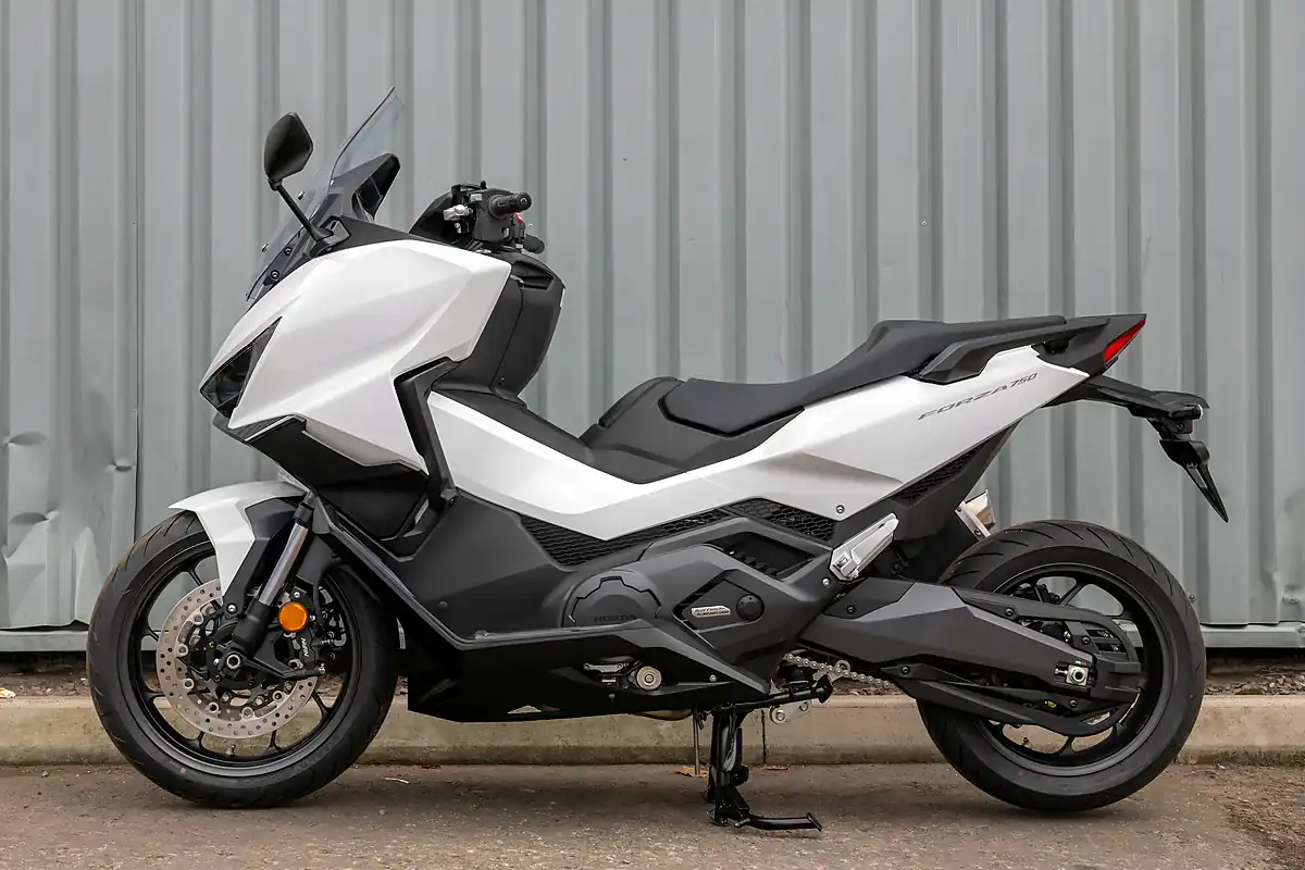 Used 2026 Honda Forza 750 Pearl Glare White - Interior and Exterior details 5