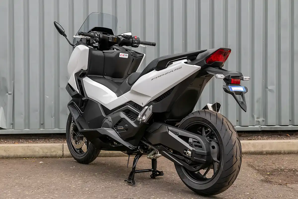 Used 2026 Honda Forza 750 Pearl Glare White - Interior and Exterior details 6