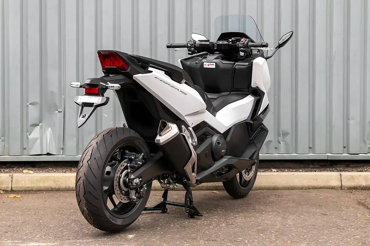 Used 2026 Honda Forza 750 Pearl Glare White - Interior and Exterior details 8