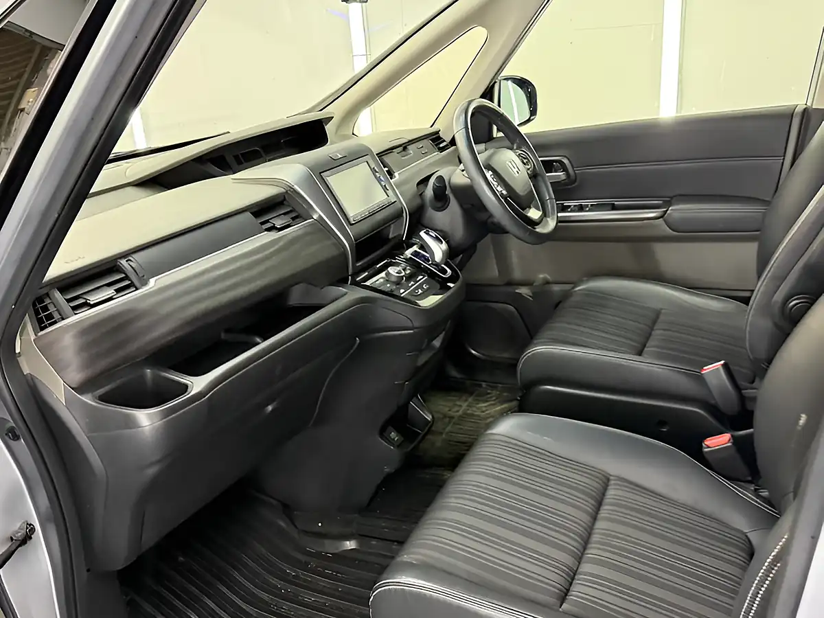 Used 2026 Honda Freed GB7 + 6 Seats Silver - Interior and Exterior details 4