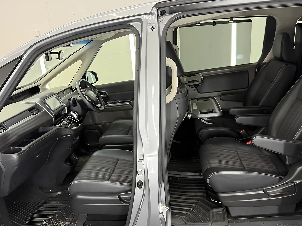 Used 2026 Honda Freed GB7 + 6 Seats Silver - Interior and Exterior details 5