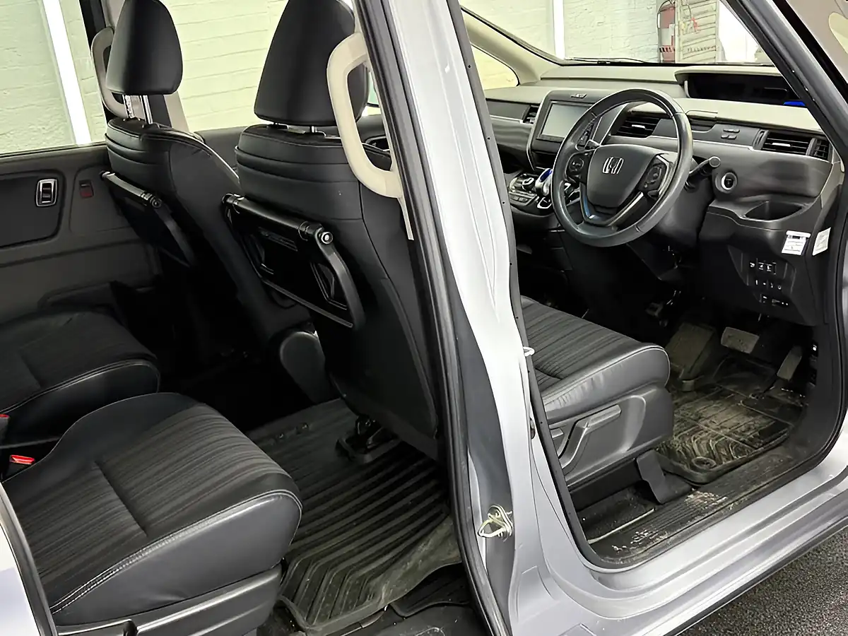 Used 2026 Honda Freed GB7 + 6 Seats Silver - Interior and Exterior details 9