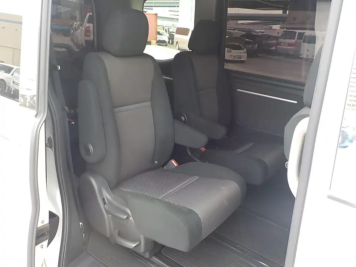 Used 2026 Honda Stepwagon Spada Waku Waku Doors Orchid White Pearl - Interior and Exterior details 14