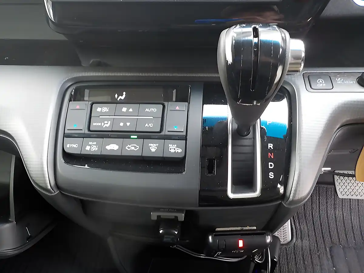 Used 2026 Honda Stepwagon Spada Waku Waku Doors Orchid White Pearl - Interior and Exterior details 18