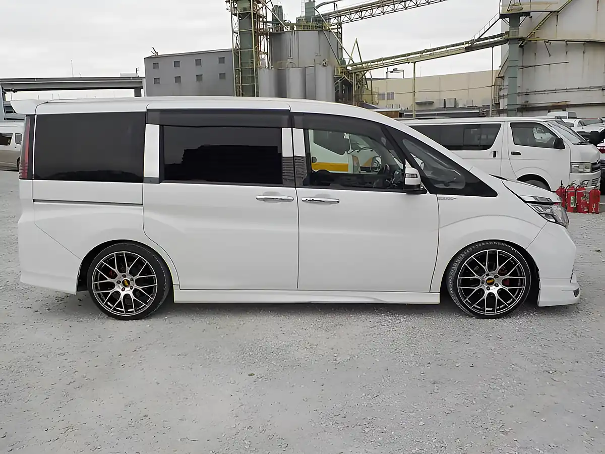 Used 2026 Honda Stepwagon Spada Waku Waku Doors Orchid White Pearl - Interior and Exterior details 5