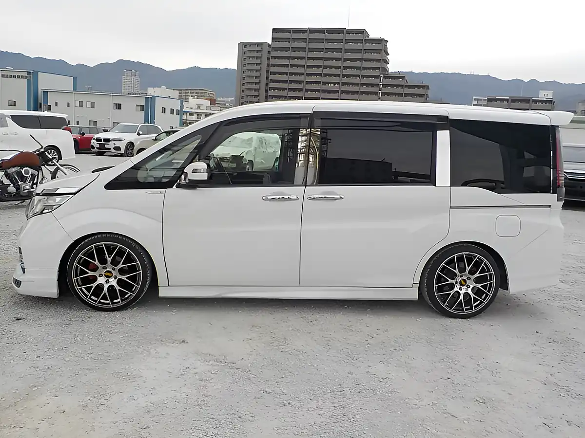 Used 2026 Honda Stepwagon Spada Waku Waku Doors Orchid White Pearl - Interior and Exterior details 6