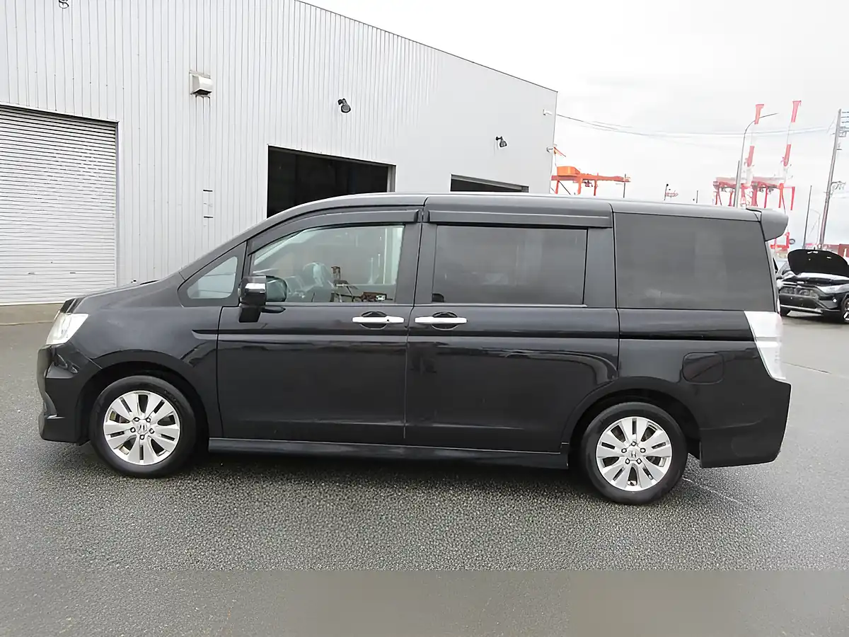 Used 2026 Honda Stepwagon Spada Z Crystal Black Pearl - Interior and Exterior details 8