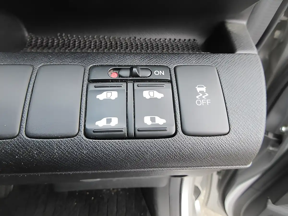 Used 2026 Honda Stepwagon Spada Z RK5 Silver - Interior and Exterior details 14