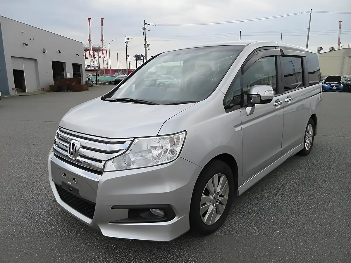 Used 2026 Honda Stepwagon Spada Z RK5 Silver - Interior and Exterior details 3