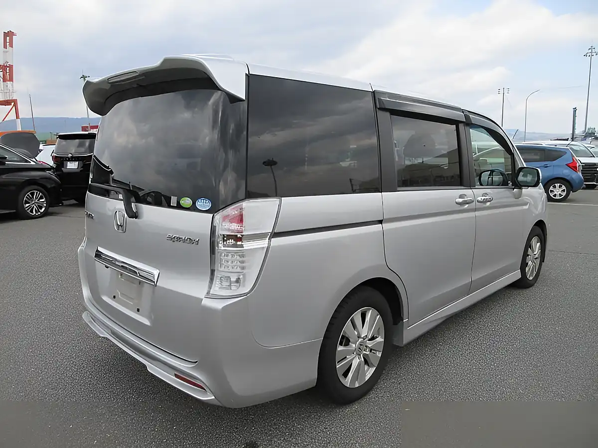 Used 2026 Honda Stepwagon Spada Z RK5 Silver - Interior and Exterior details 4