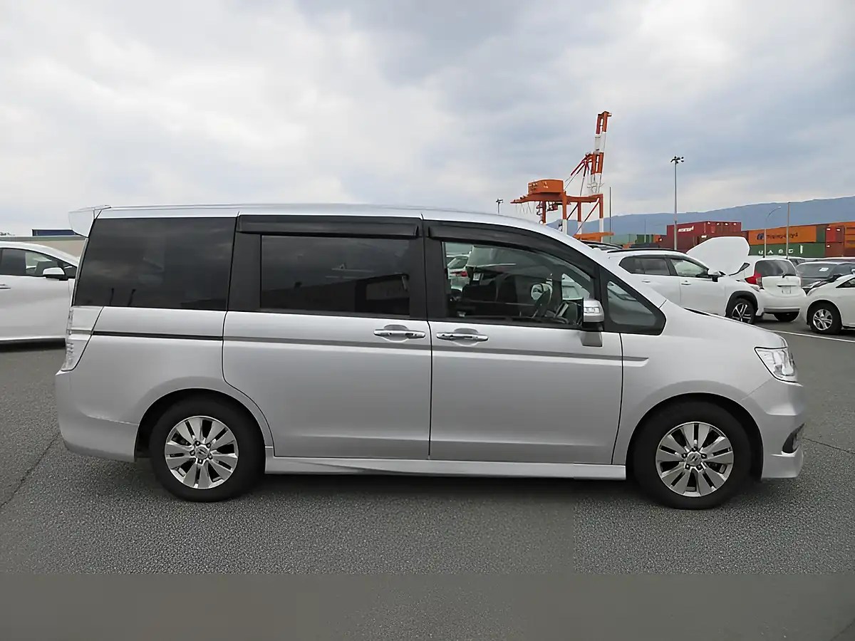 Used 2026 Honda Stepwagon Spada Z RK5 Silver - Interior and Exterior details 5