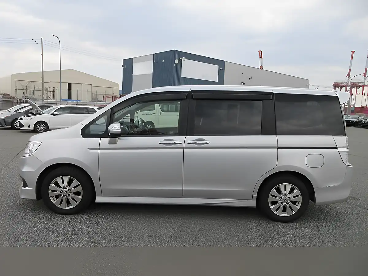 Used 2026 Honda Stepwagon Spada Z RK5 Silver - Interior and Exterior details 6