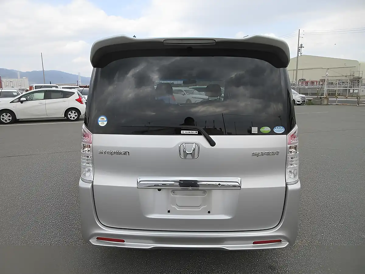 Used 2026 Honda Stepwagon Spada Z RK5 Silver - Interior and Exterior details 8