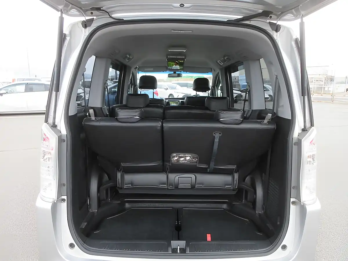 Used 2026 Honda Stepwagon Spada Z RK5 Silver - Interior and Exterior details 9